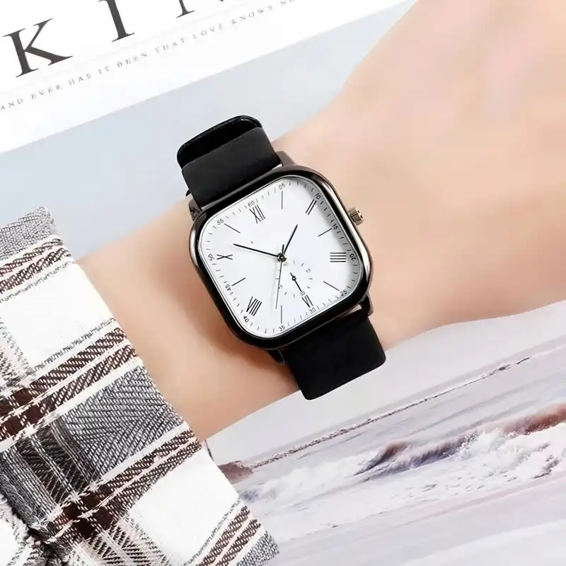 ساعت مچی عقربه ای مدل کلاسیک بند چرم کد 3