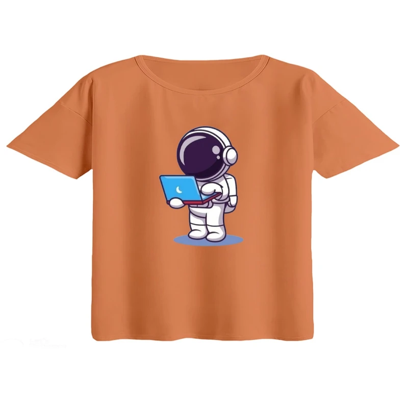 کراپ تی‌شرت آستین کوتاه زنانه مدل فضانورد و لپ تاپ
