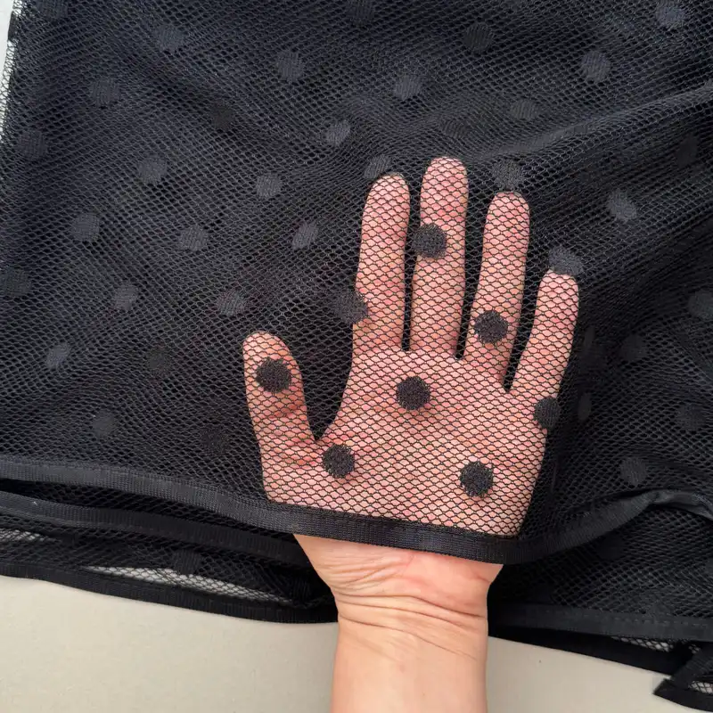 شال زنانه مدل توری خالخالی توپ توپی تابستانی