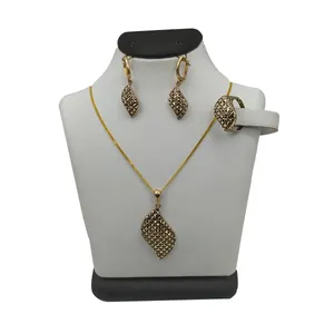 نیم ست طلا 18 عیار زنانه مدل میهن