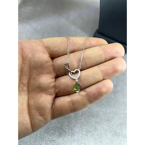 گردنبند زنانه سواروسکی مدل قلب و بینهایت مکعب کد 69334