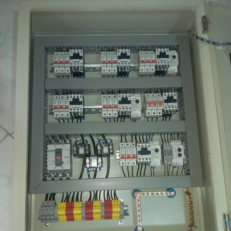 تابلو برق صنعتی 21 خروجی 3 فاز مدل 67200w