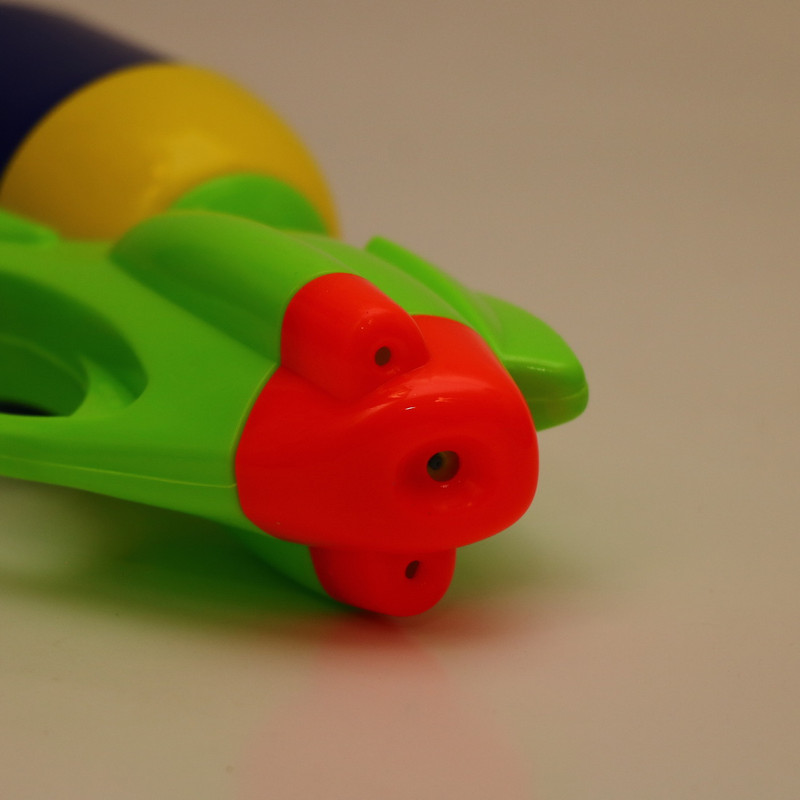 تفنگ آب پاش مدل مخزن دار