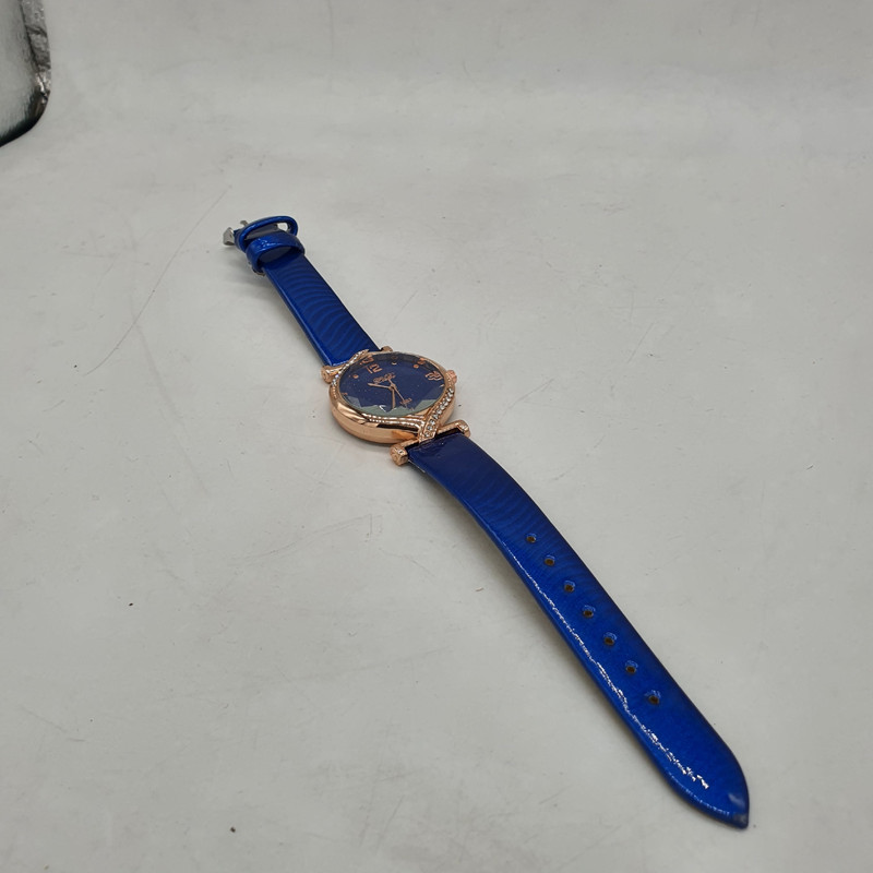 ساعت مچی عقربه ای زنانه مدل BL65 ساعت مچی عقربه ای زنانه مدل BL65