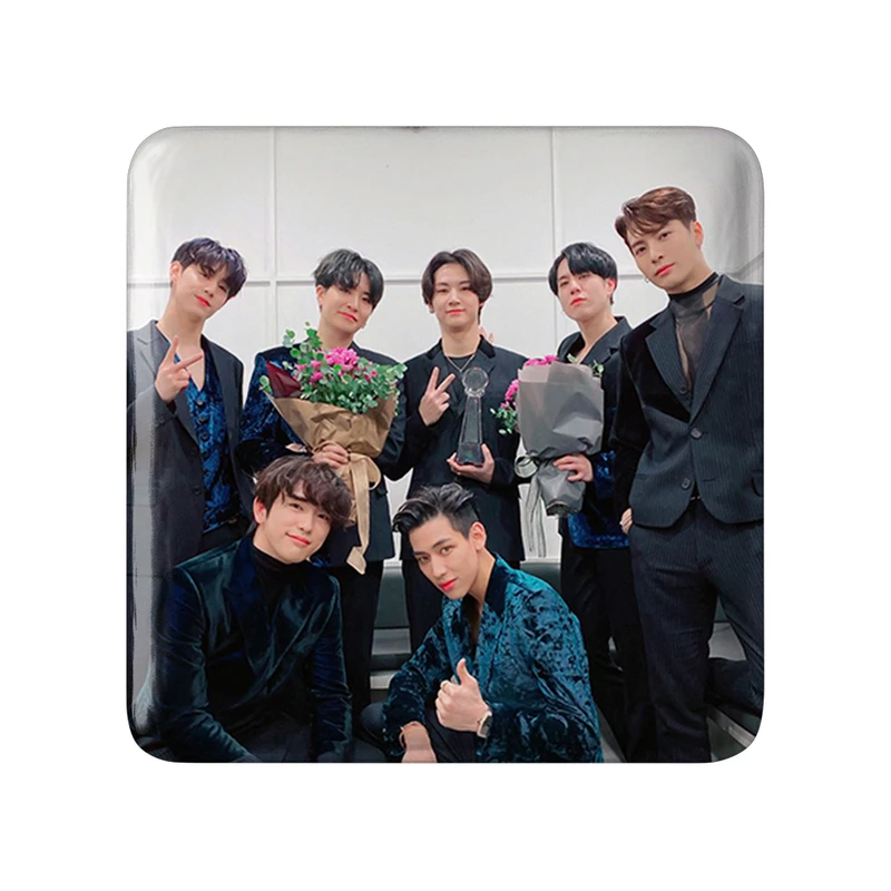 مگنت خندالو طرح گروه گات سون GOT7  مدل مربعی کد 21022