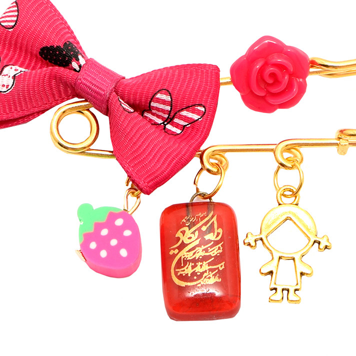 سنجاق سینه دخترانه مدل دختر توت فرنگی P4