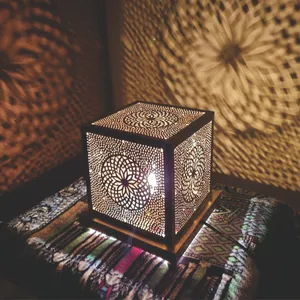 چراغ رومیزی استیک مدل مکعب کد Ch001