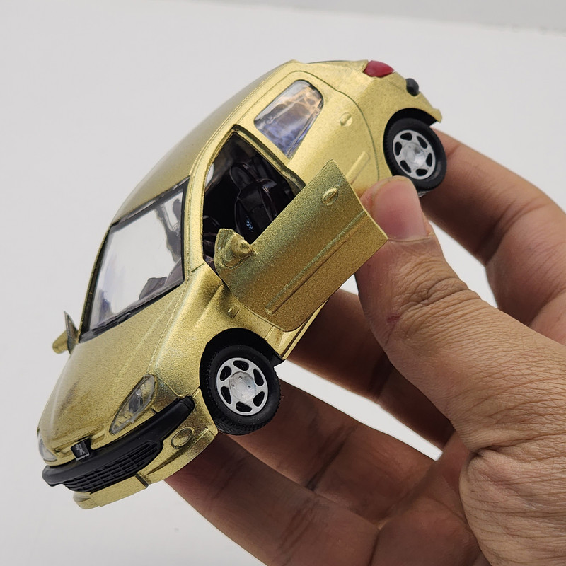 ماشین بازی ناب سل مدل فلزی درب بازشو پژو 206 custom cover