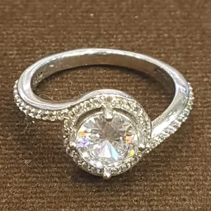 انگشتر نقره زنانه مدل سنگ برلیان اتمی کد P251