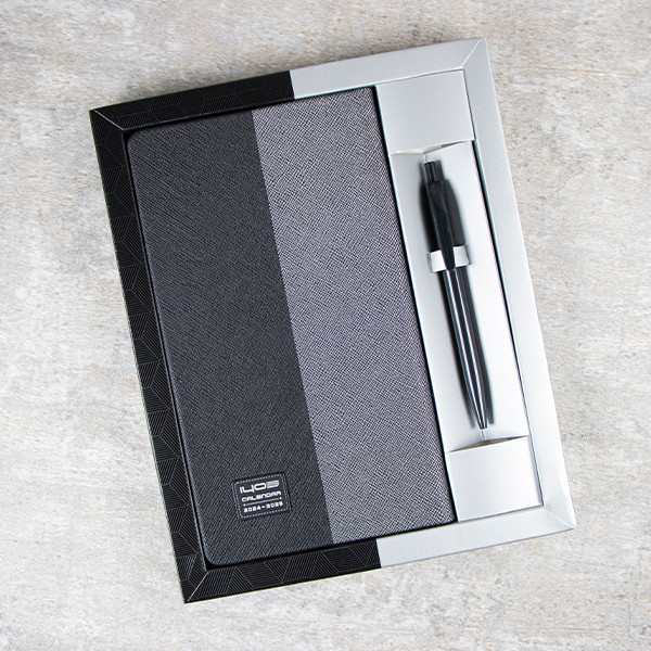 سالنامه سال 1403 مدل نوا کد 800 به همراه خودکار سالنامه سال 1403 مدل نوا کد 800 به همراه خودکار