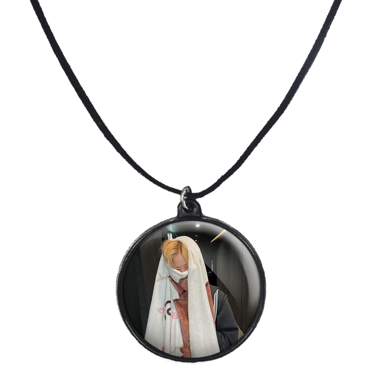 گردنبند پرمانه طرح گروه موسیقی ایتزی کد pmb.13137 مدل دو طرفه