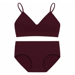 ست نیم‌تنه و شلوارک ورزشی زنانه ماییلدا مدل 5368