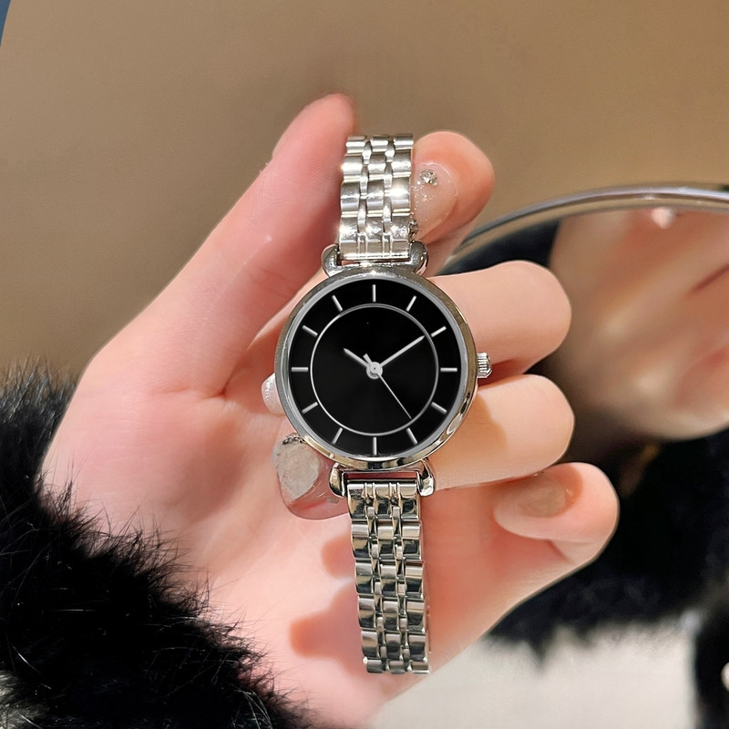 ساعت مچی عقربه ای زنانه مدل کلاسيک کد 5 ساعت مچی عقربه ای زنانه مدل کلاسيک کد 5