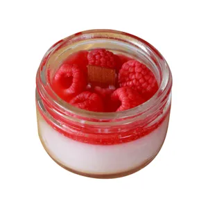 شمع دست‌ساز معطر مدل دسر تمشک با رایحه توت‌فرنگی زمان اتمام 20 ساعت