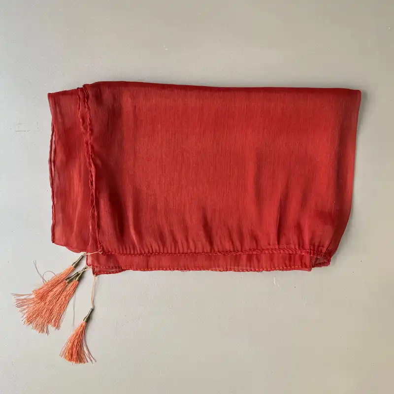 شال زنانه مدل حریر شیشه ای ساده و نازک منگوله دار کد 14