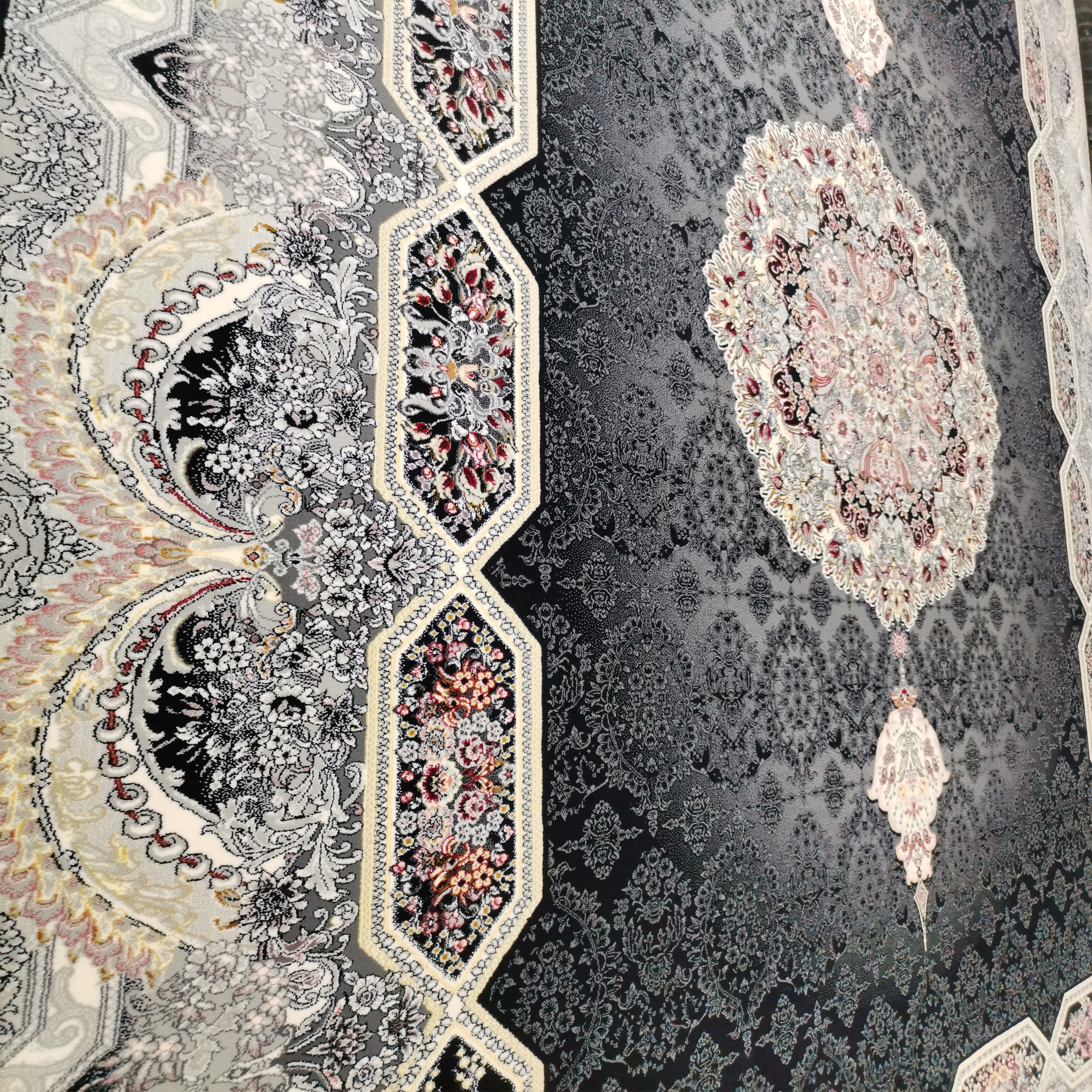 فرش ماشینی ستاره کویر راوند کد 1350 زمینه مشکی
