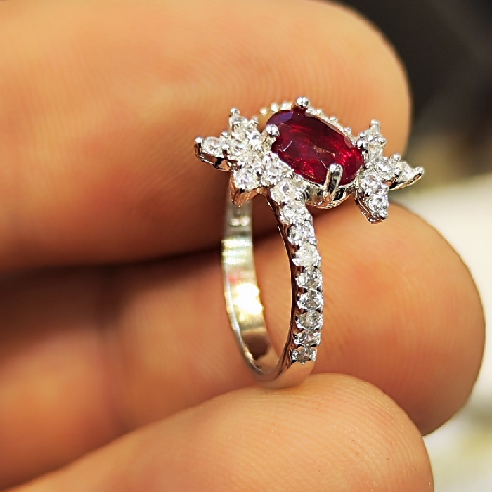 انگشتر نقره زنانه مدل سنگ یاقوت کد 52 انگشتر نقره زنانه مدل سنگ یاقوت کد 52