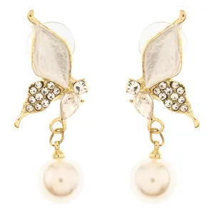 گوشواره آویزی زنانه مدل بال پروانه صدفی مروارید کد 00985