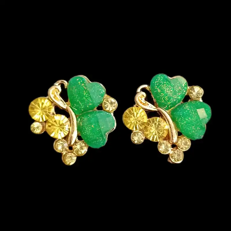 گوشواره زنانه مدل قلب نگین‌ دار