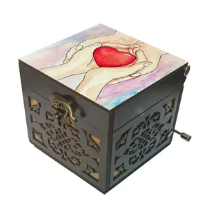 جعبه موزیکال مدل هندلی طرح قلب و دست کد m1137