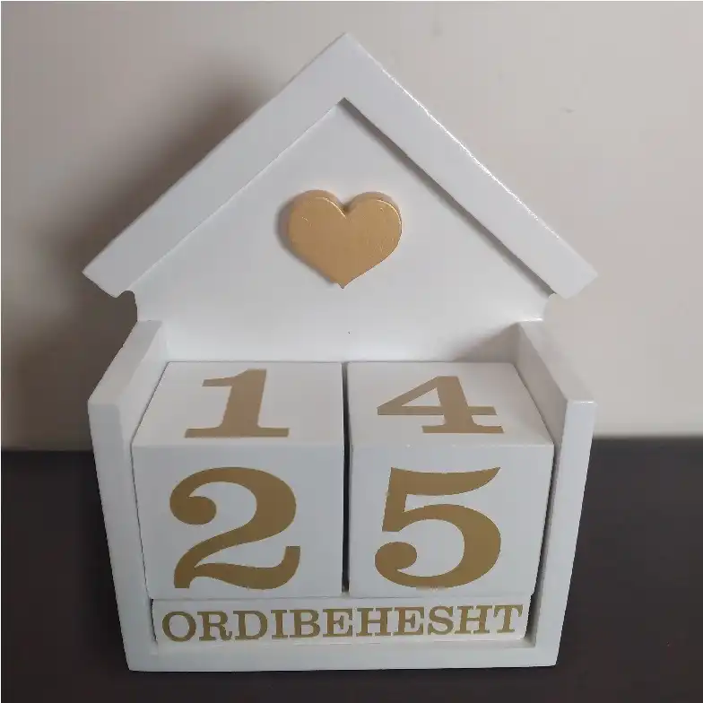 تقویم رومیزی مدل کلبه چوبی کد AZZ725