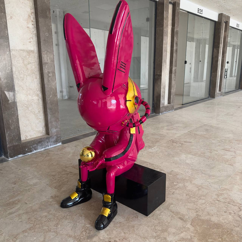 مجسمه مدل خرگوش فضانورد