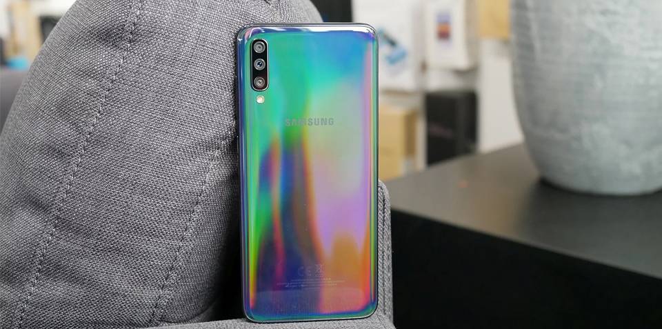 گوشی موبایل سامسونگ مدل Galaxy A70 SM-A705FN/DS دو سیم‌کارت ظرفیت ۱۲۸ گیگابایت