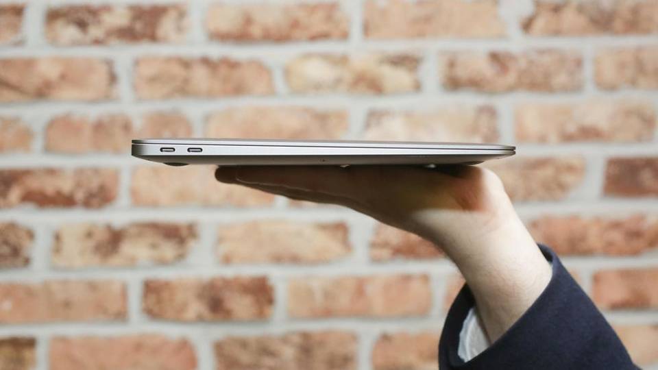 لپ تاپ 13 اینچی اپل مدل MacBook Air MVFM2 2018 با صفحه نمایش رتینا