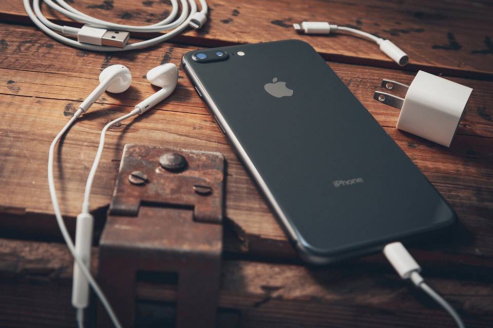 گوشی موبایل اپل مدل iPhone 8 Plus A1864 ظرفیت 64 گیگابایت