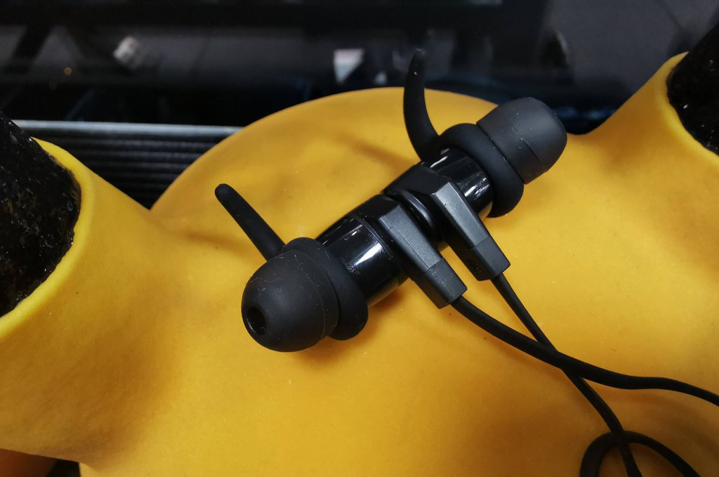 قیمت و خرید هدفون بلوتوثی کریتیو مدل Outlier ONE V2